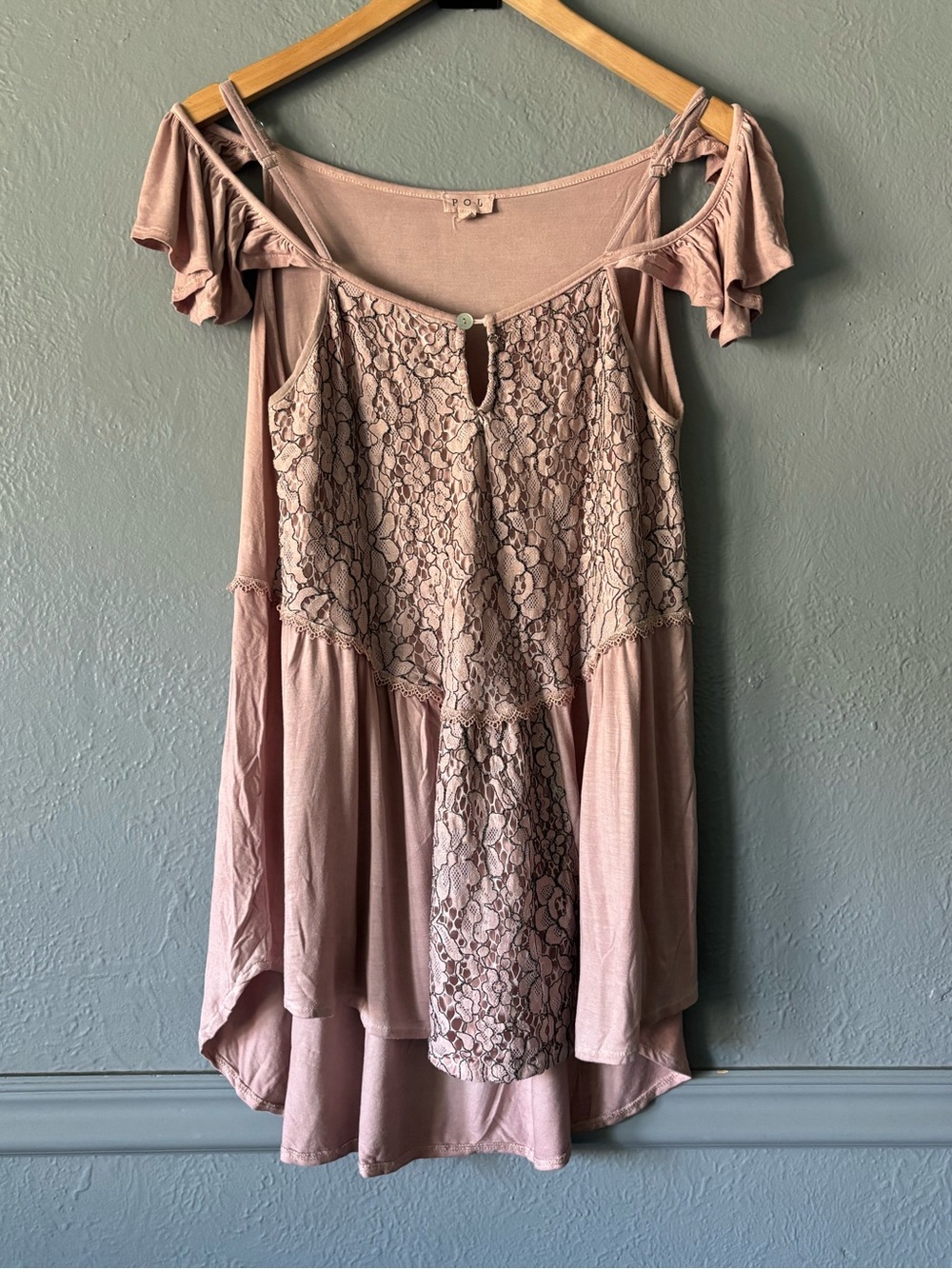 POL Dusty Mauve Lace Cold Shoulder Top Rayon Blend Size L